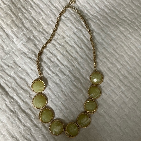 Pear green circle necklace - Picture 2 of 5